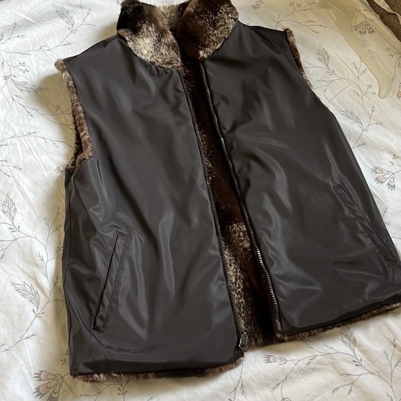 !SOLD! Soft Faux Fur Reversible Vest - Picture 5 of 6